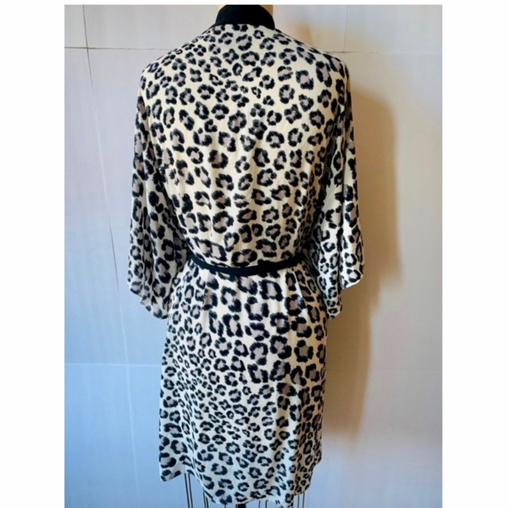L🔥New Victoria Secret Leopard Print Robe🔥 - Picture 4 of 10